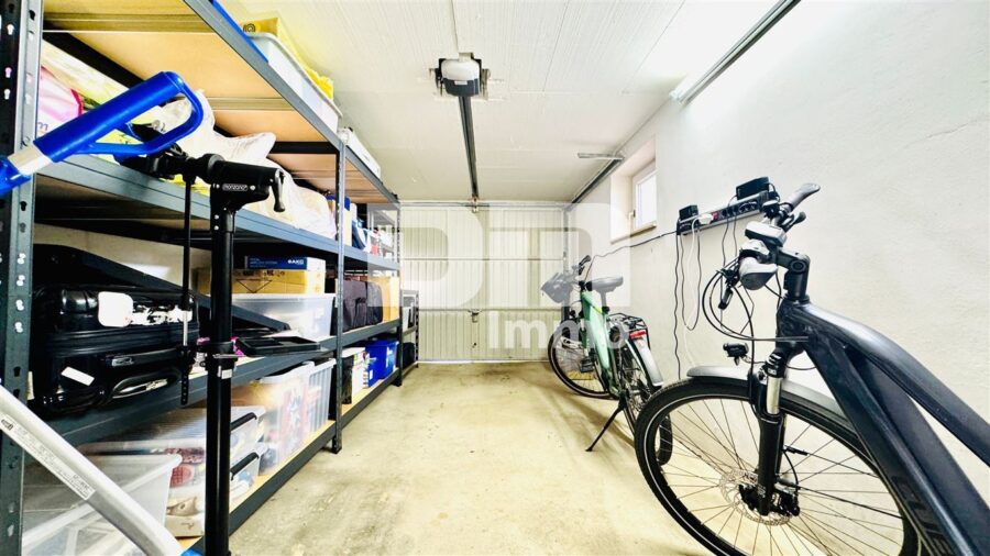 (R)erserviert!!!Exklusive Dachgeschosswohnung mit Balkon & Garage in gefragter Lage der Eichwaldsiedlung - Garage / Sondernutzung
